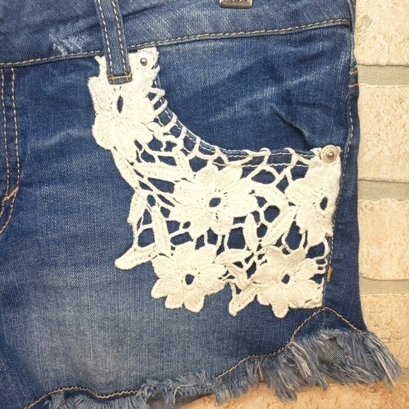 MOSSIMO Supply Co. Stretch Denim Lace Shorts Size 11 - Picture 4 of 7